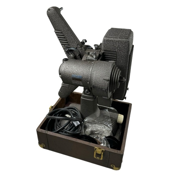 Revere Model 48 16mm Film Projector w/Original Hard Case & Cord - Picture 6 of 16